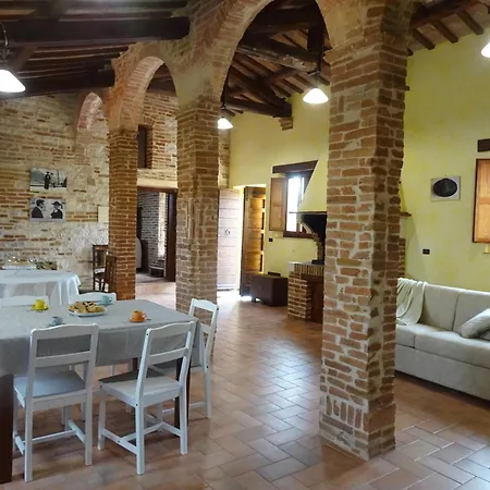 Couette-café La Torre Del Cappellaio 3*