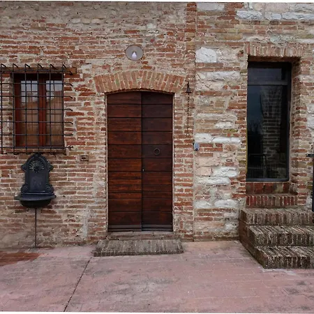 La Torre Del Cappellaio Couette-café Fabriano