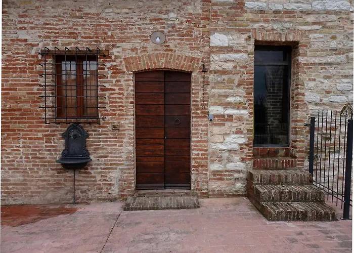 La Torre Del Cappellaio Bed & Breakfast Fabriano